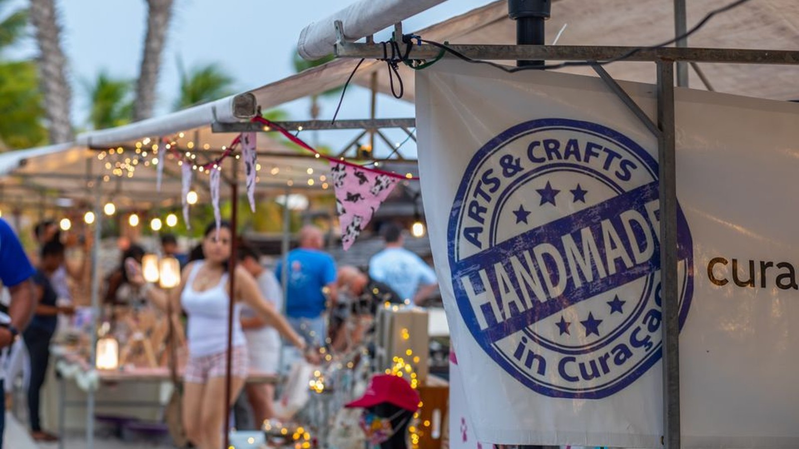 Local Beach Market LionsDive - Image 1