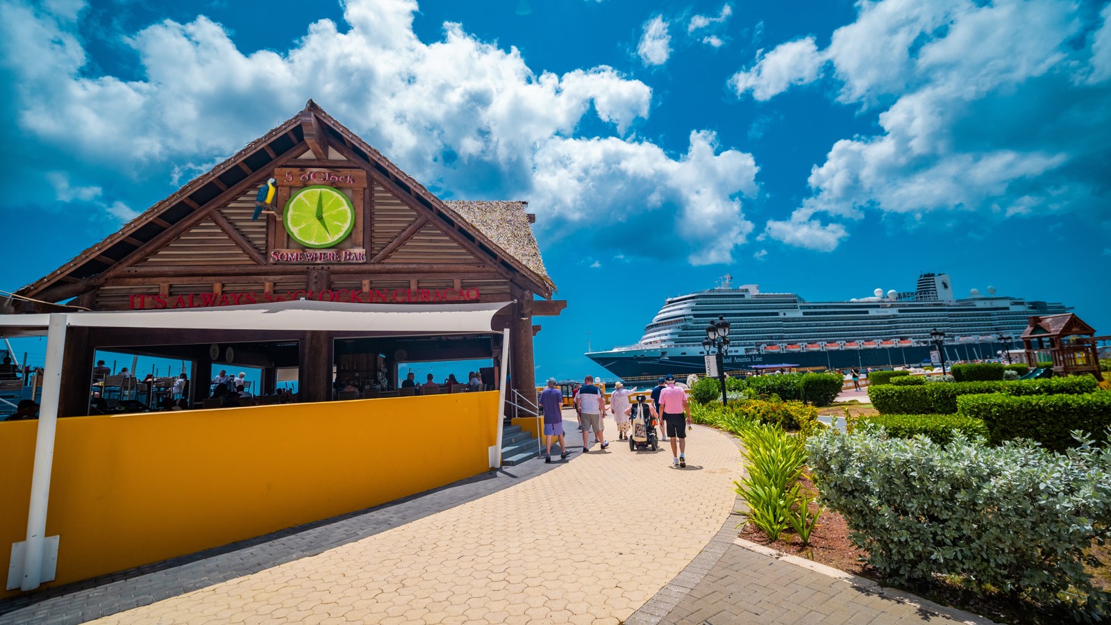 5 O'Clock Somewhere Bar & Grill - Image 2