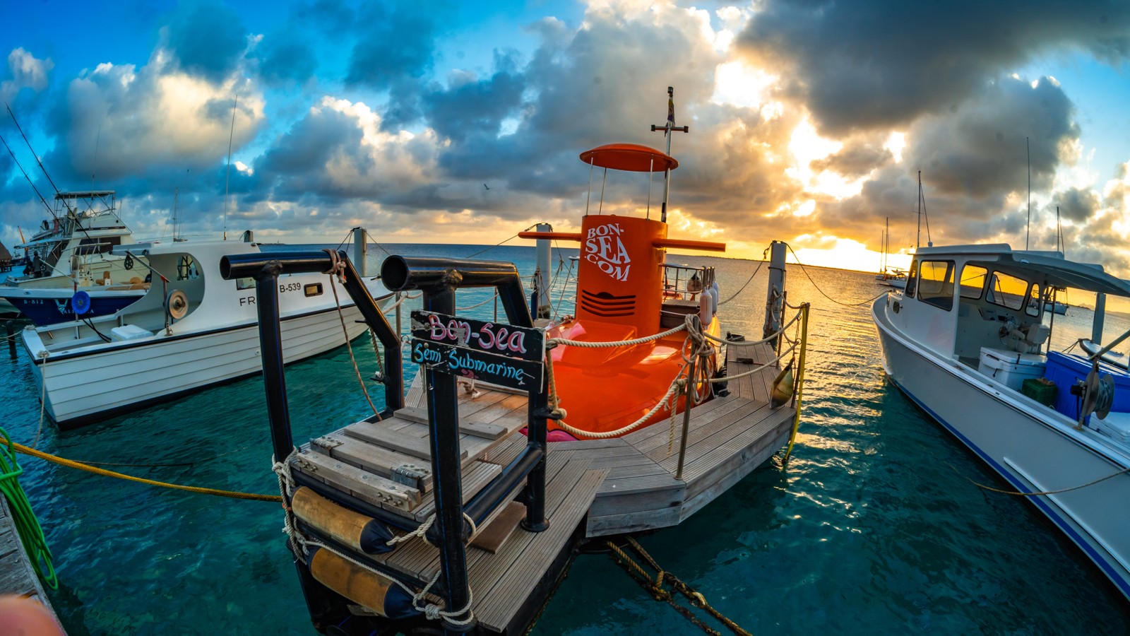 Bon Sea Semi‑Submarine - Image 1