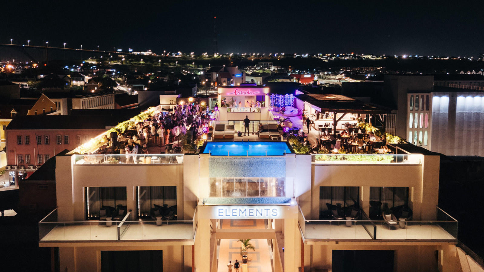 Happy Hour - Cascada Rooftop Bar - Image 1