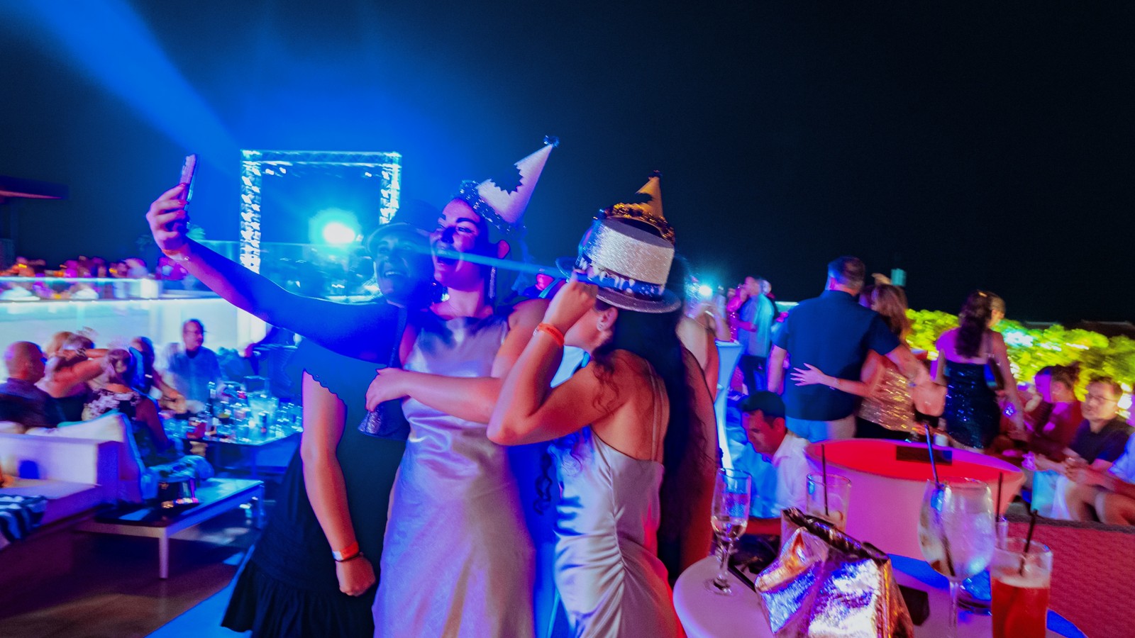 Cascada Rooftop Bar + Kitchen - Image 5