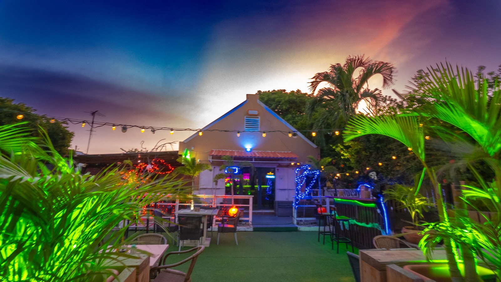 Curadise Bar Restaurant - Image 2