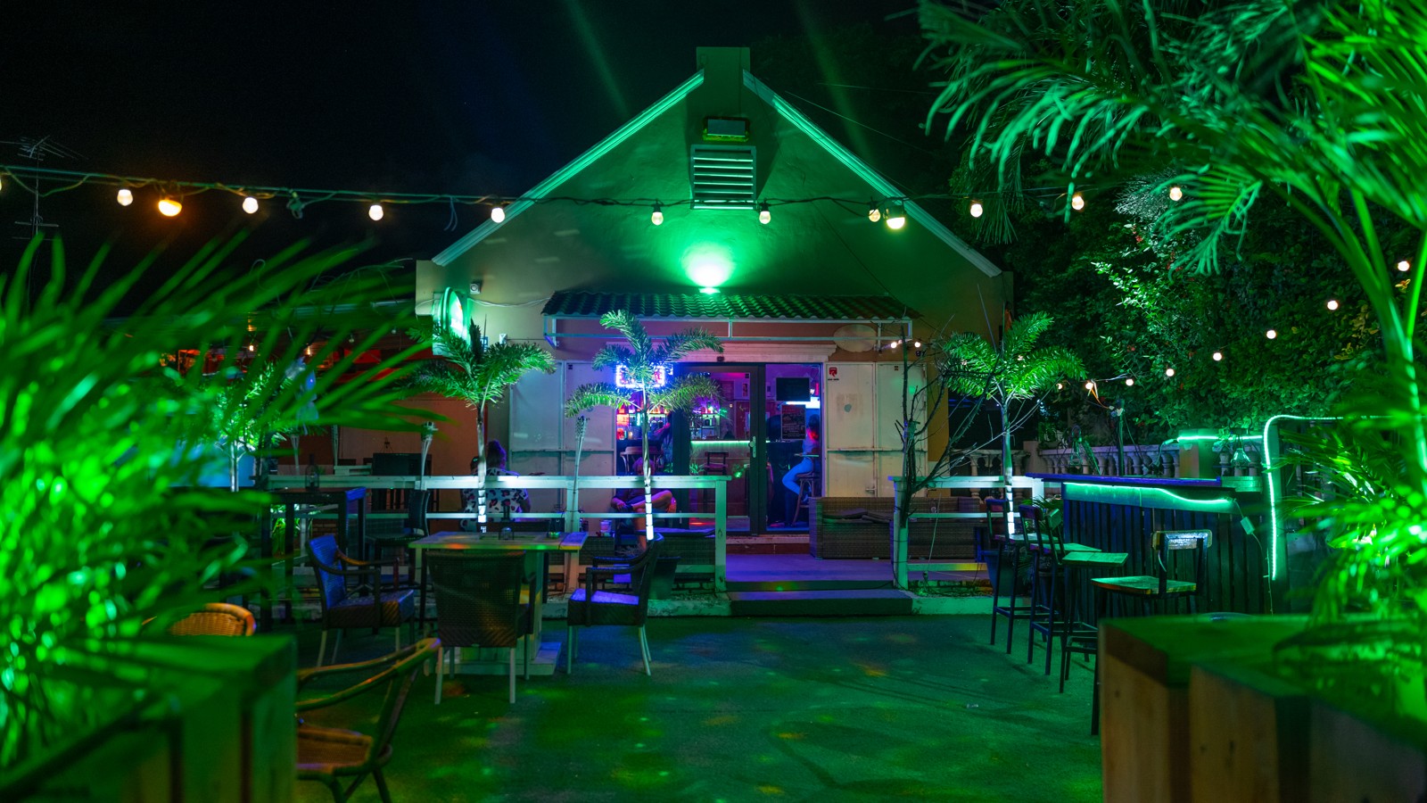 Curadise Bar Restaurant - Image 1