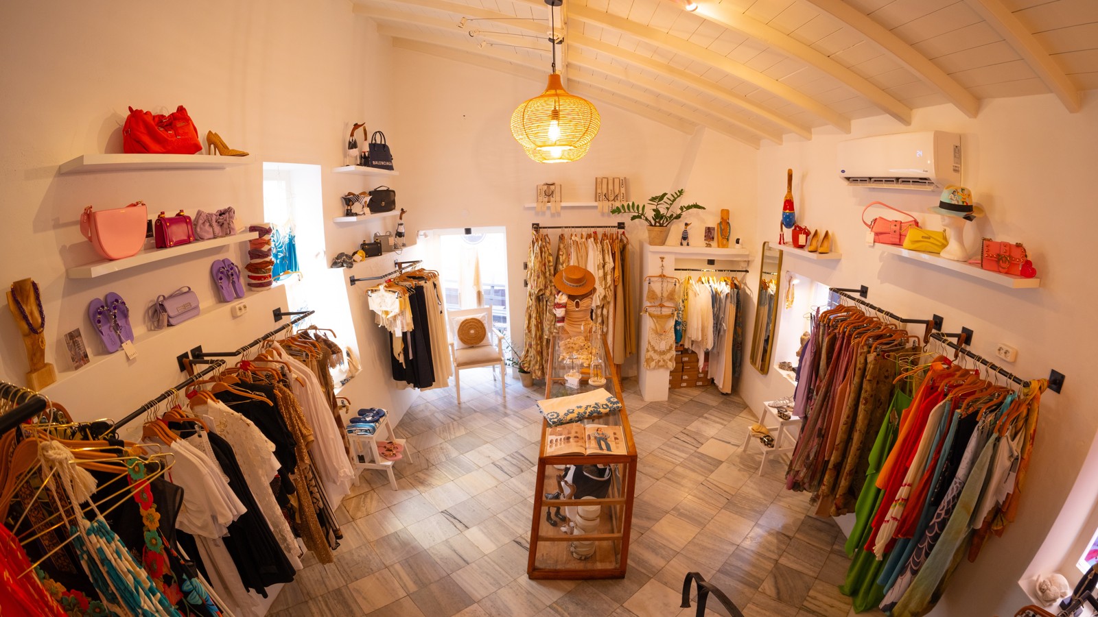 De.Vi Clothing & More - Image 3