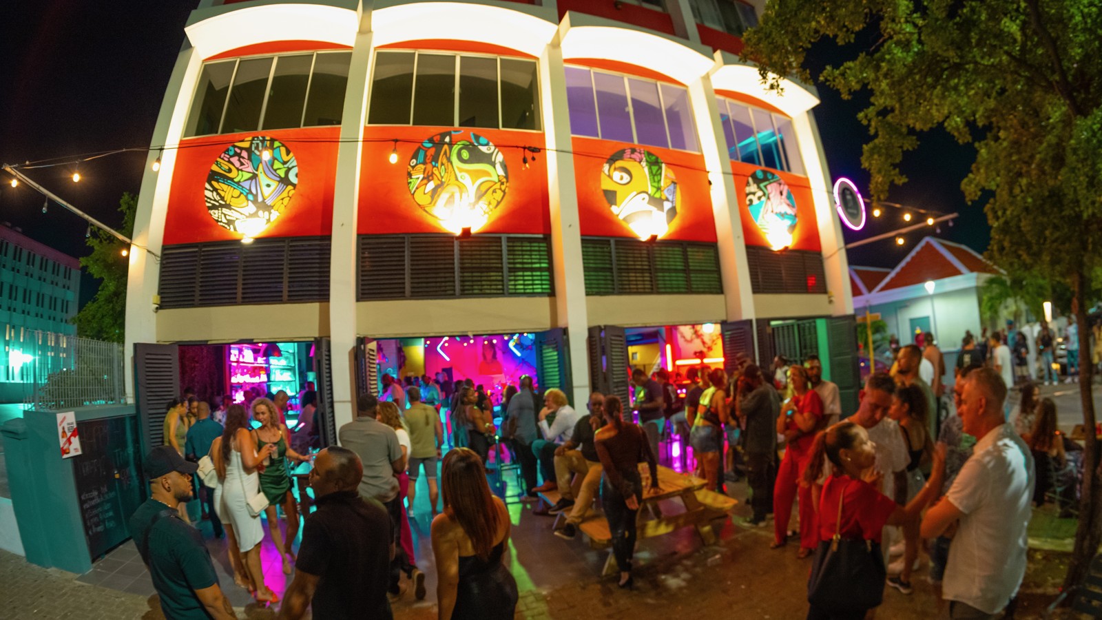 De Ruyter Bar Curacao - Image 1