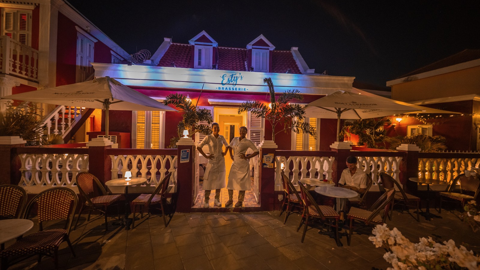 Esty's Brasserie - Image 4