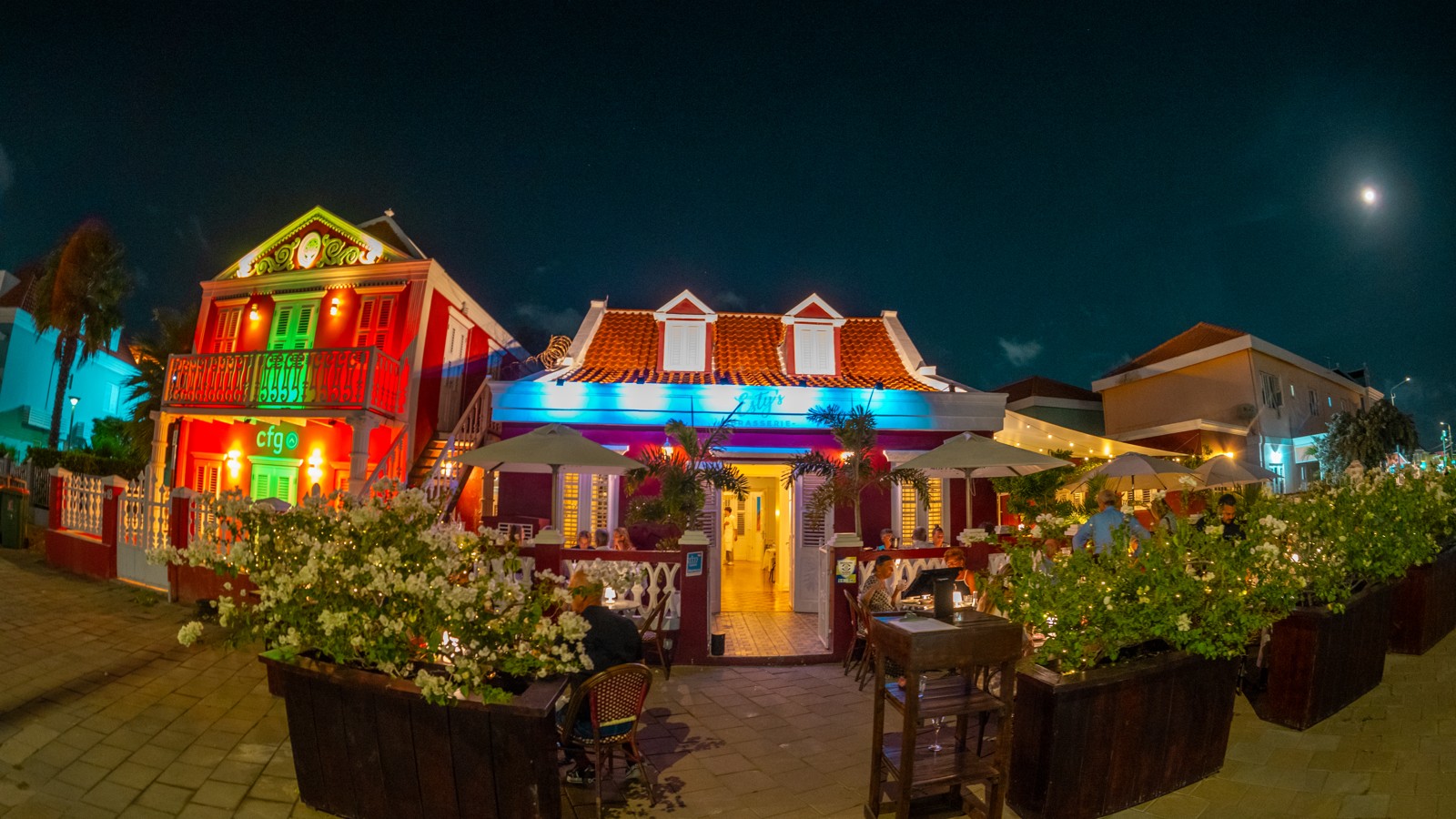 Esty's Brasserie - Image 5