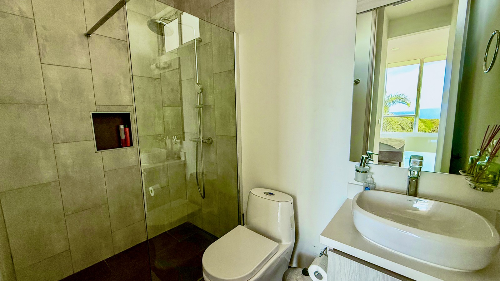 6. Primary Bathroom F2 - Image 3