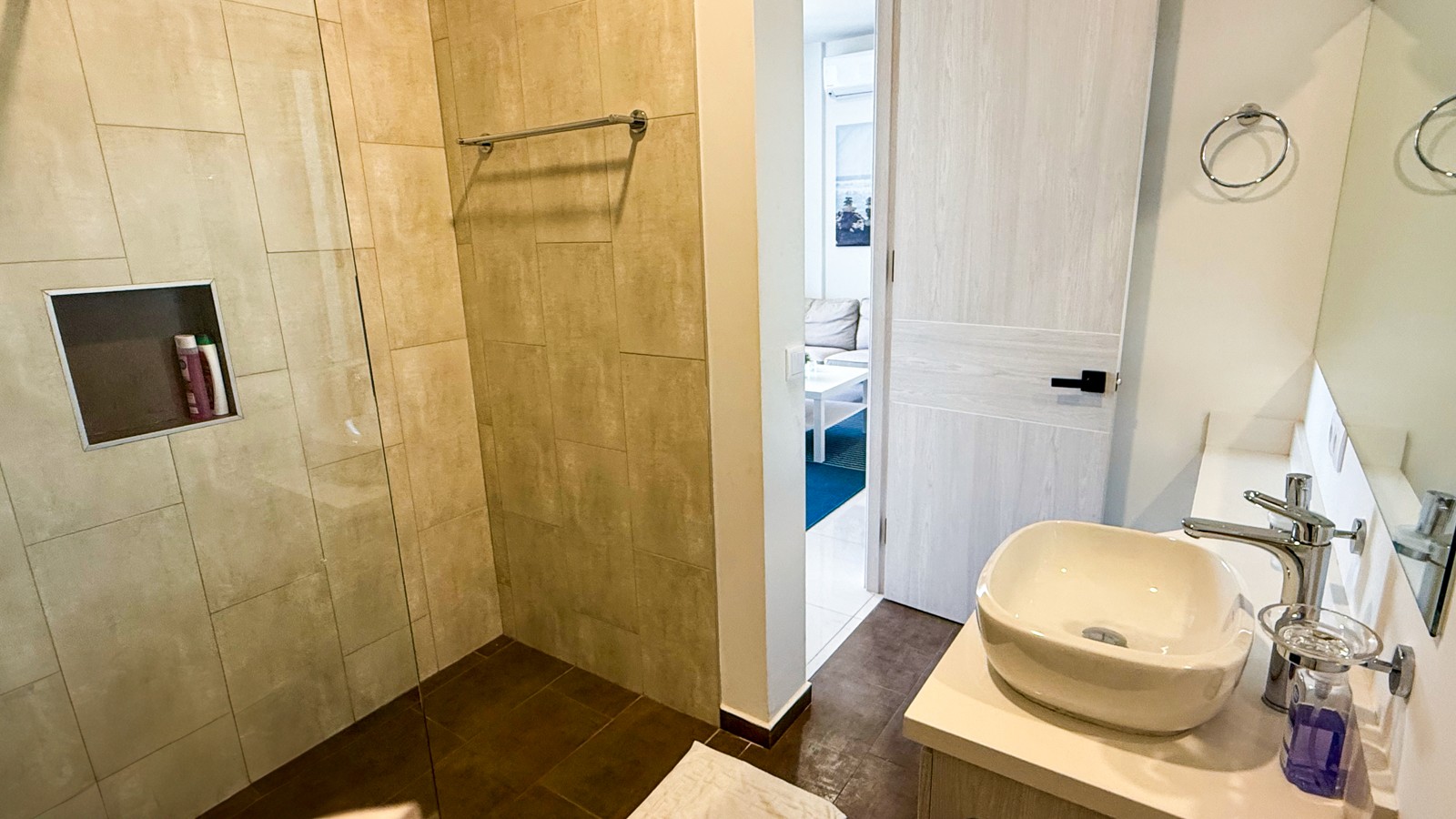 7. Secondary Bathroom F2 - Image 2