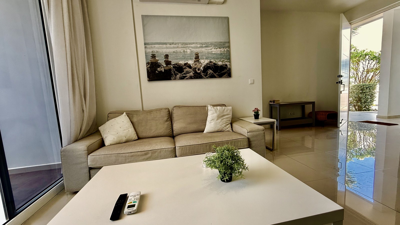 3. Living Room F2 - Image 2