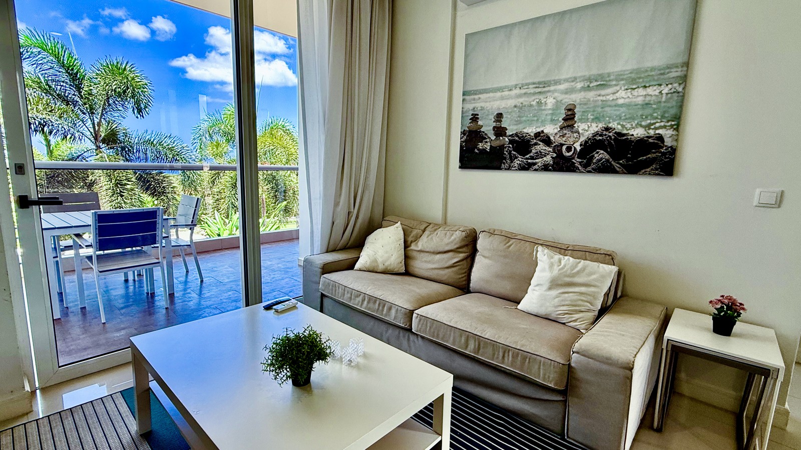 3. Living Room F2 - Image 3