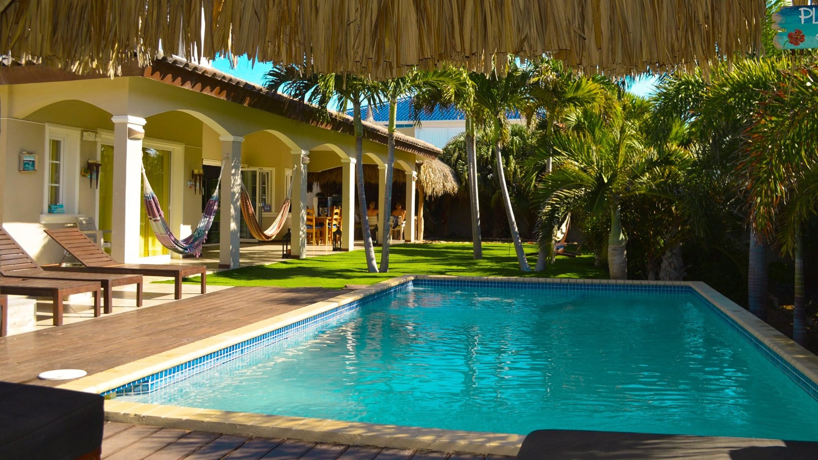 Hibiscus Beach House - Image 1