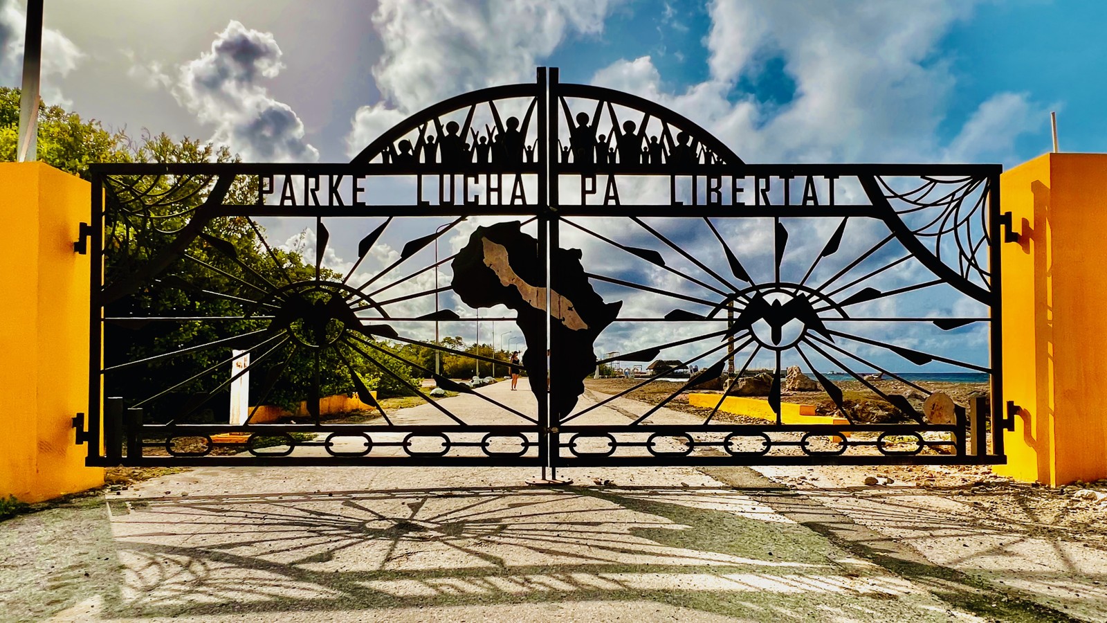 53. Gate to Parke Lucha Pa Libertat - Image 1