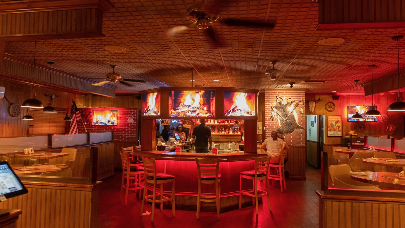 Joey's Smokehouse Bar & Grill - Image 2