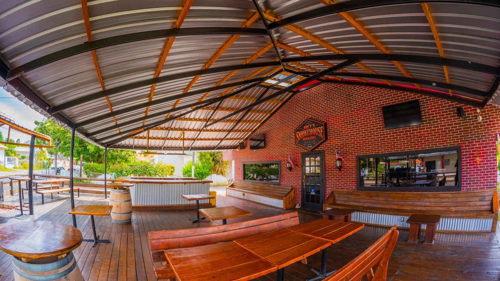 Joey's Smokehouse Bar & Grill - Image 1
