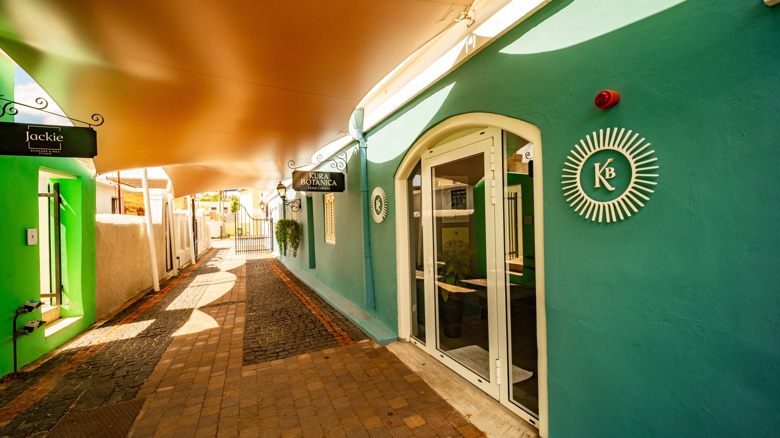 Kura Botanica Hotel - Image 2