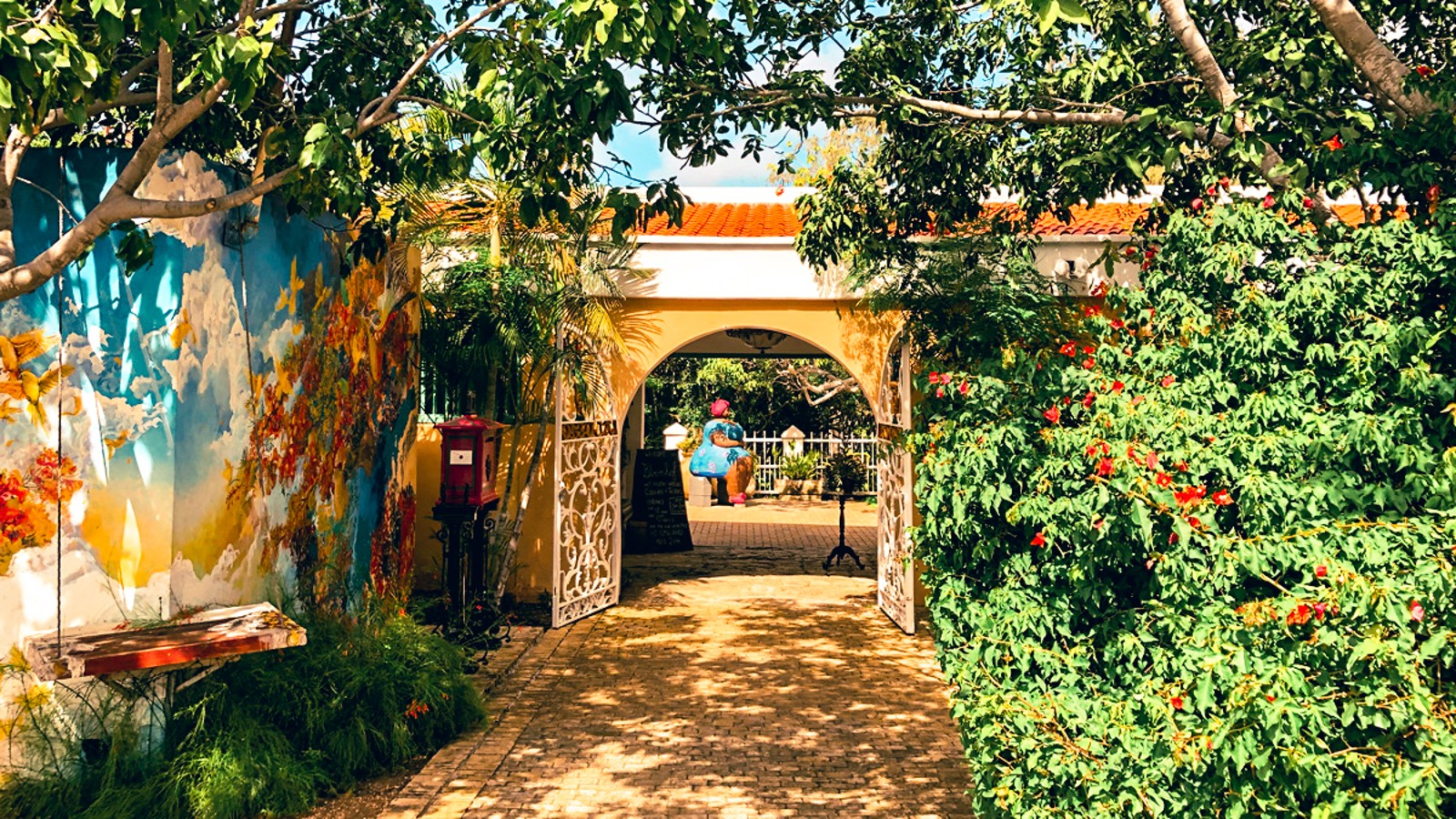 Landhuis Bloemhof Cultural Center - Image 1