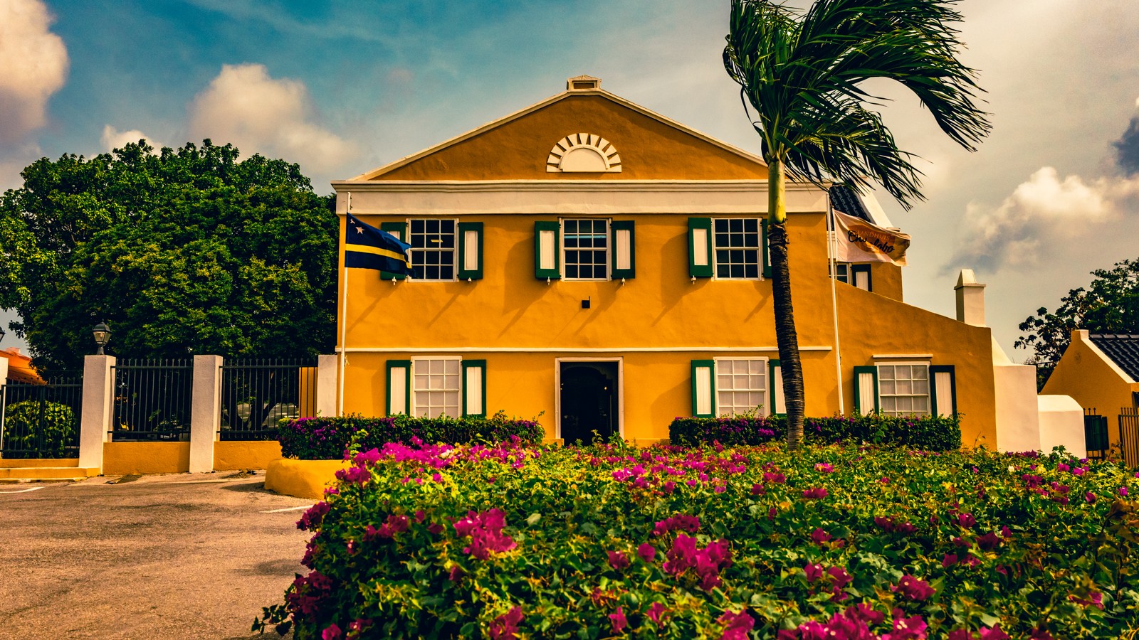 East Side Sightseeing & Liquor Tasting