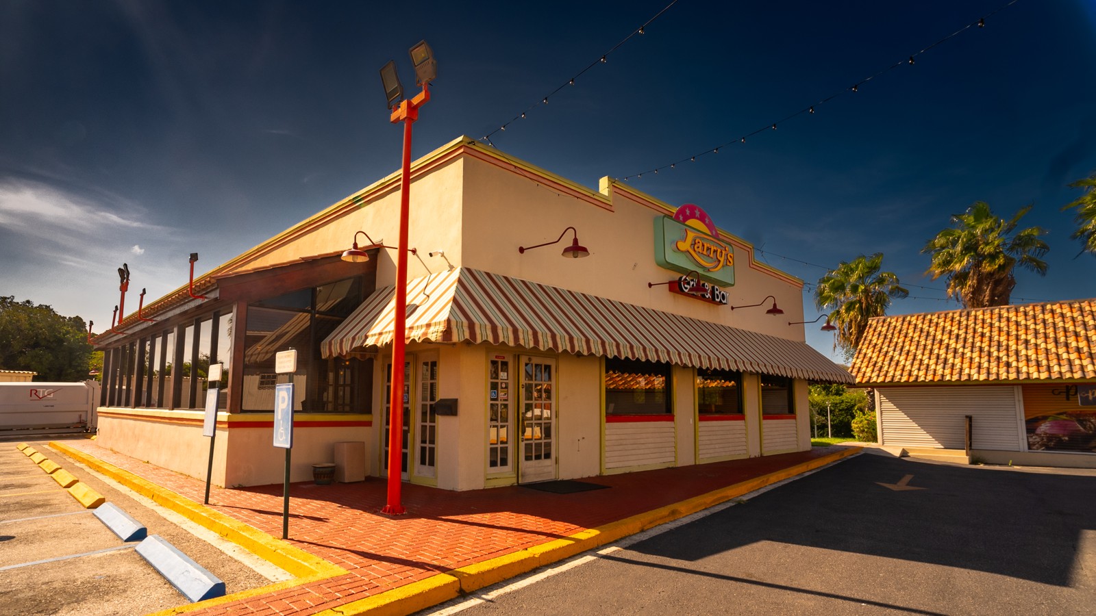 Larry's Grill & Bar - Image 1