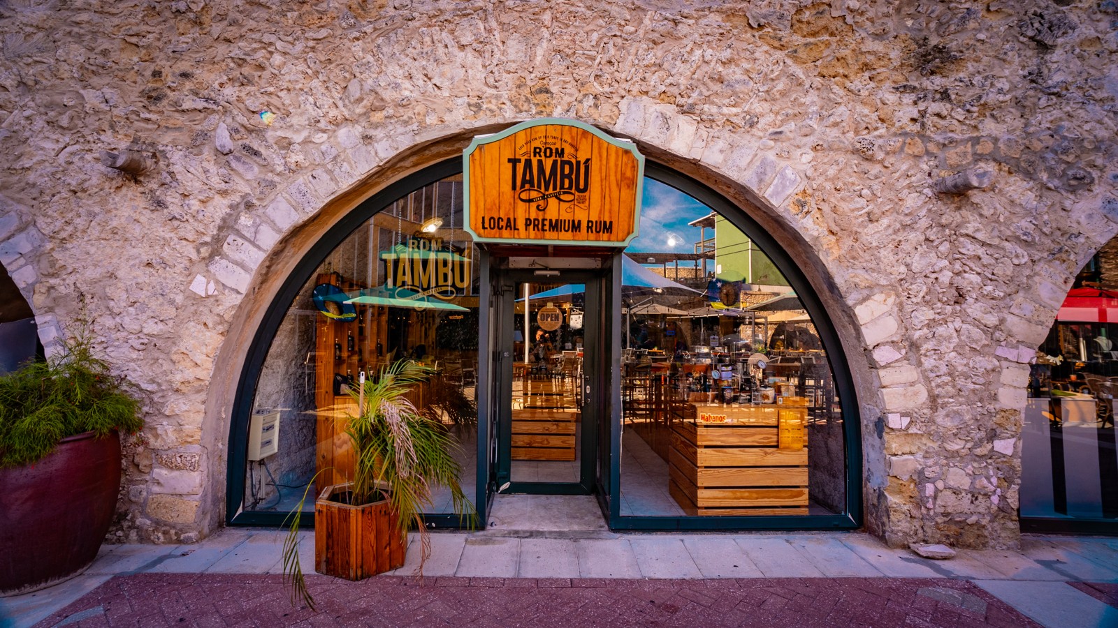 The Rom Tambú Store - Image 1