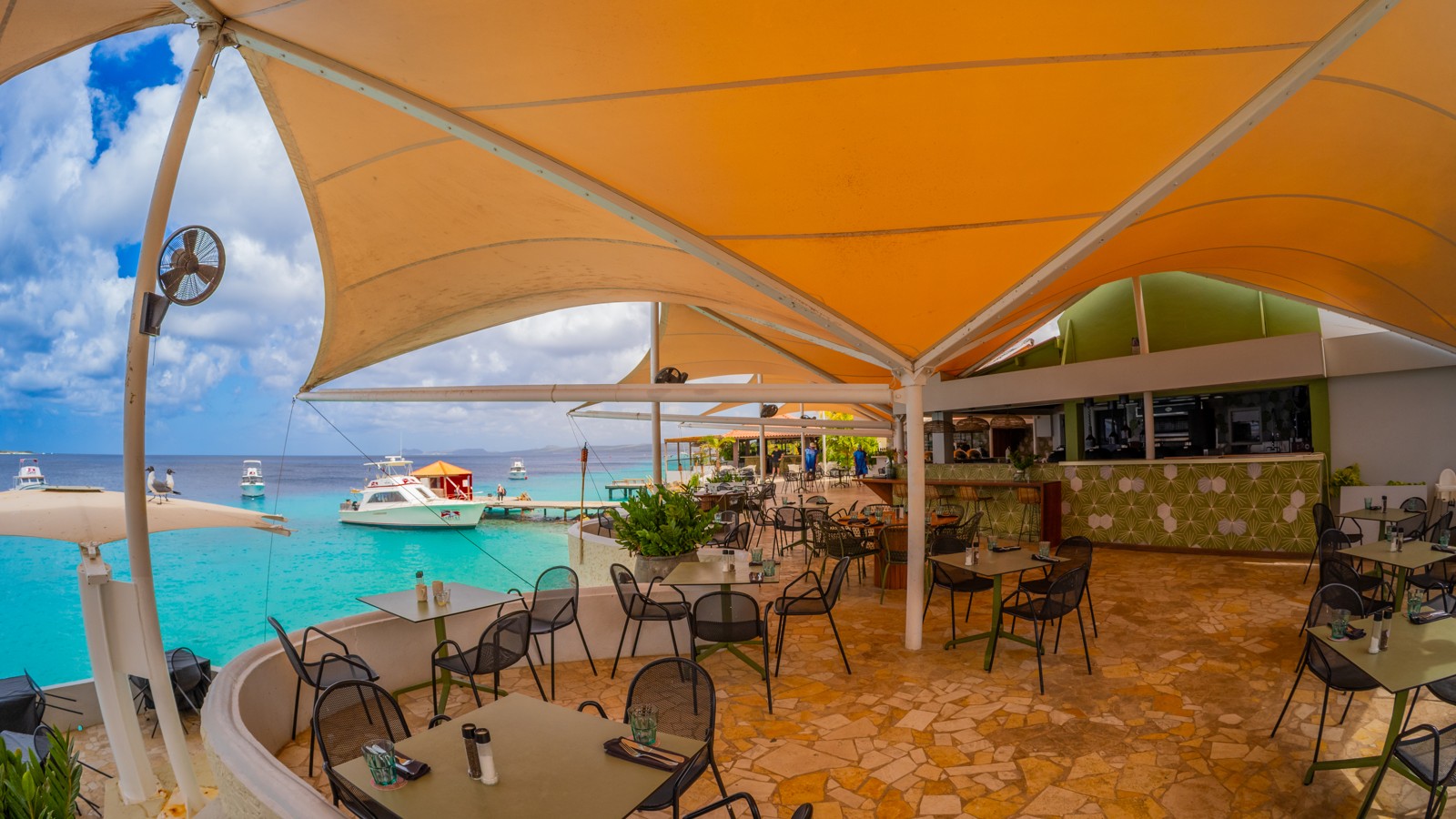 Rum Runners Restaurant & Cocktailbar - Image 3