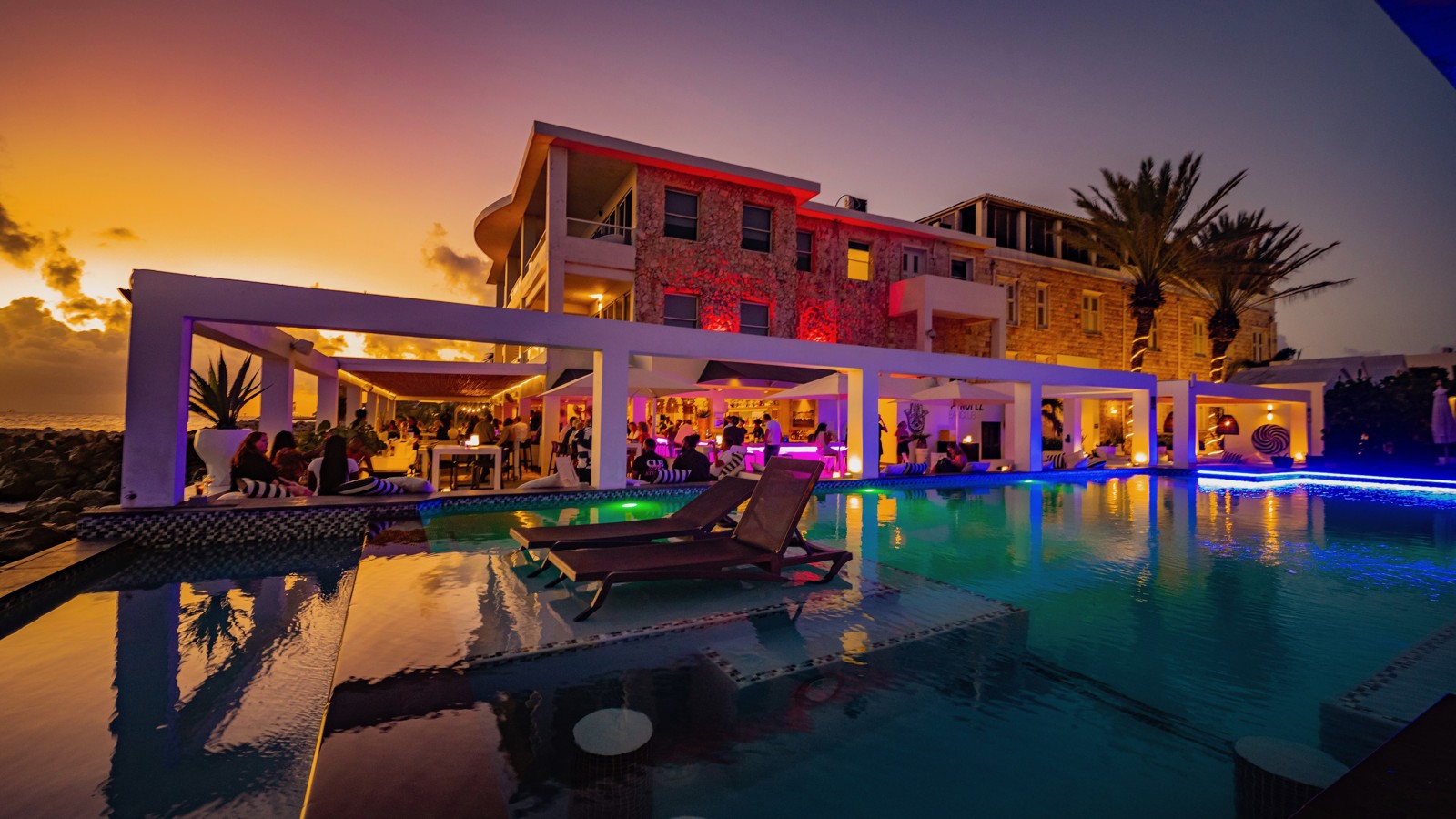 Saint Tropez Ocean Club - Happy Hour - Image 1