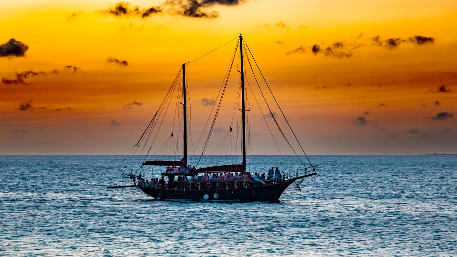 Samur Sailing Charters - Image 1