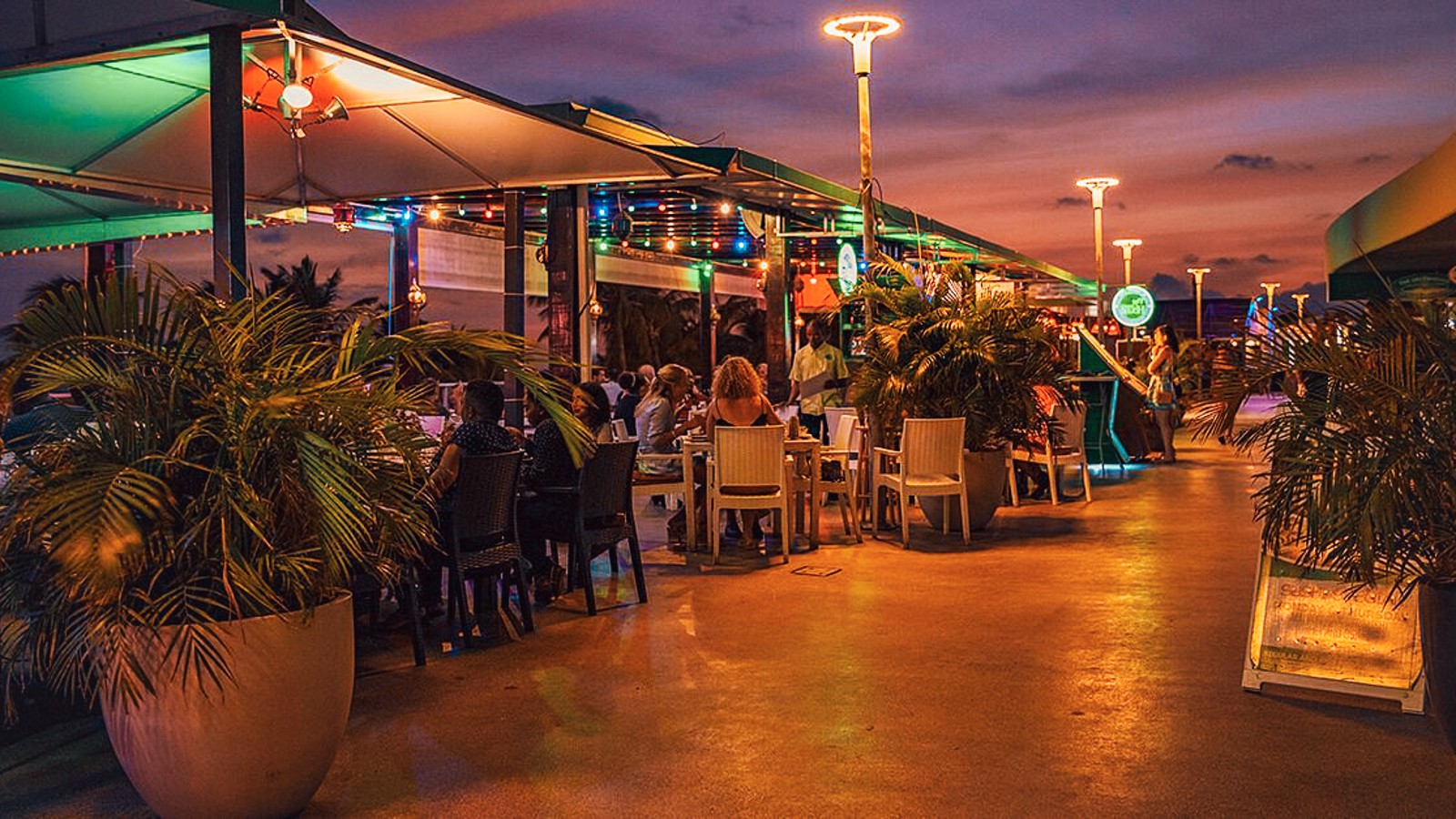 The Green House Bar & Restaurant - Mambo Beach - Image 1