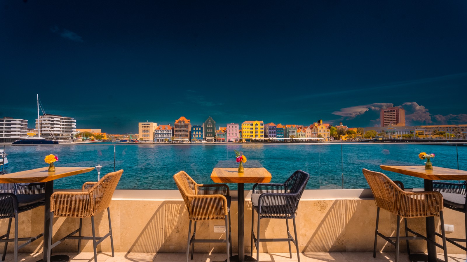 33. Restaurants and Bars - Image 1