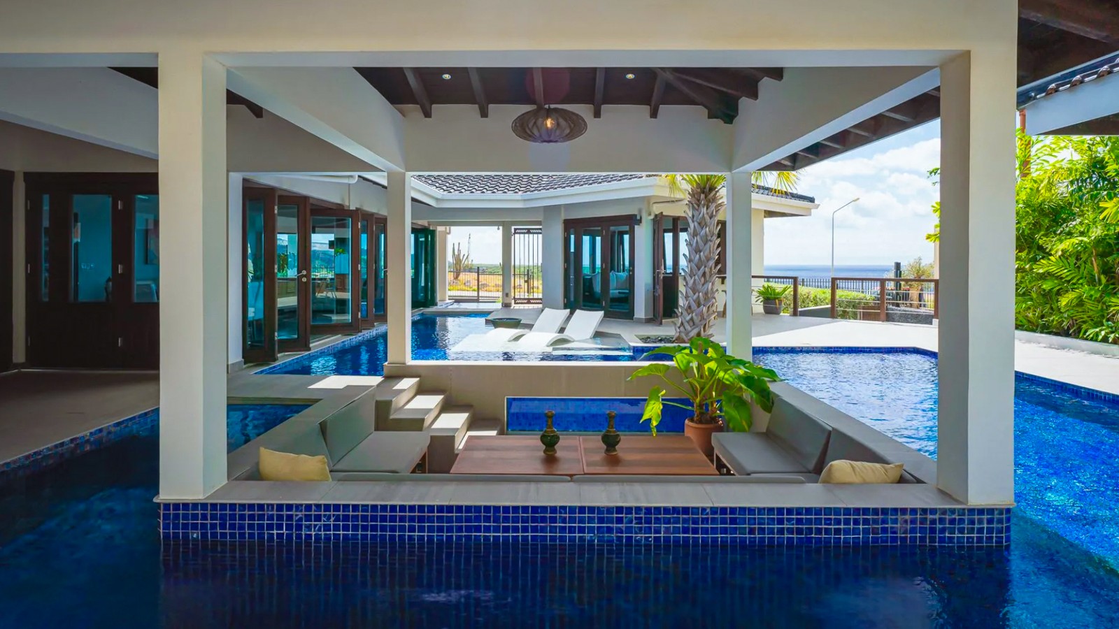 Vista Royal T17, Jan Thiel - Image 2