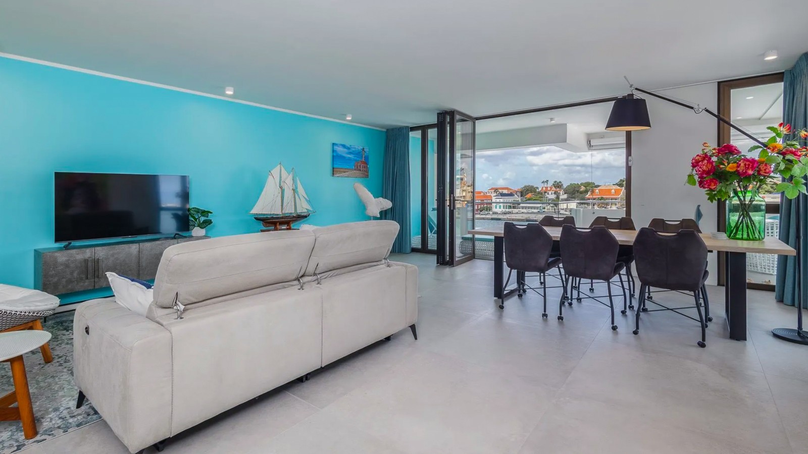 The Wharf North Tower, Condominium 5F, Punda - Image 8