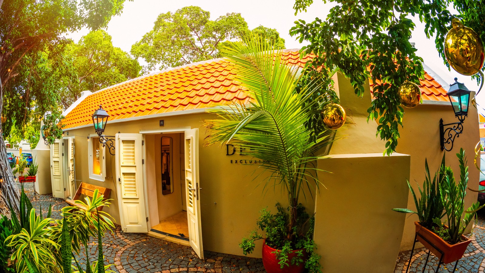 De.Vi Exclusives - Image 1