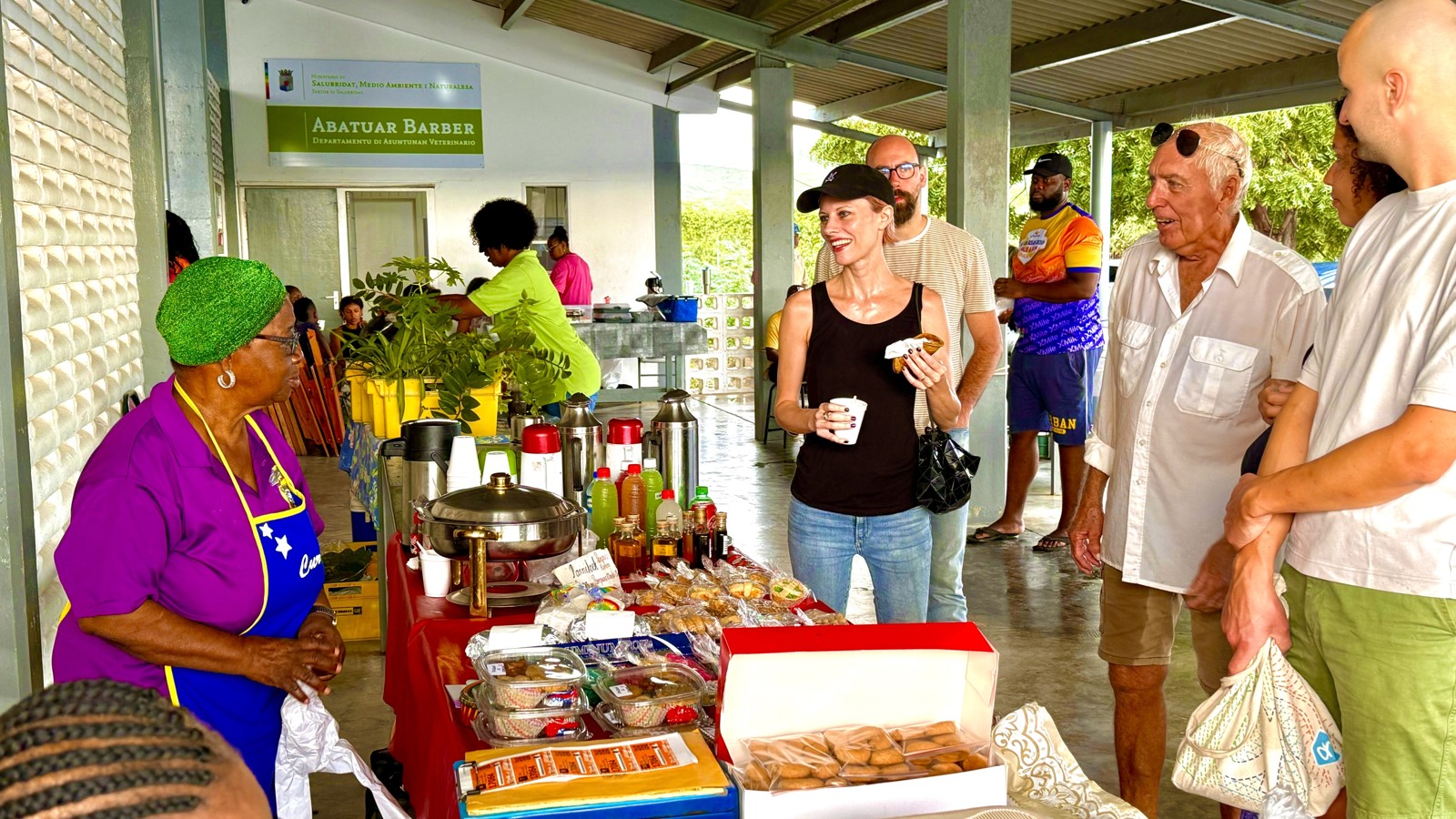 On Tour At Barber Sunday Market - Image 1