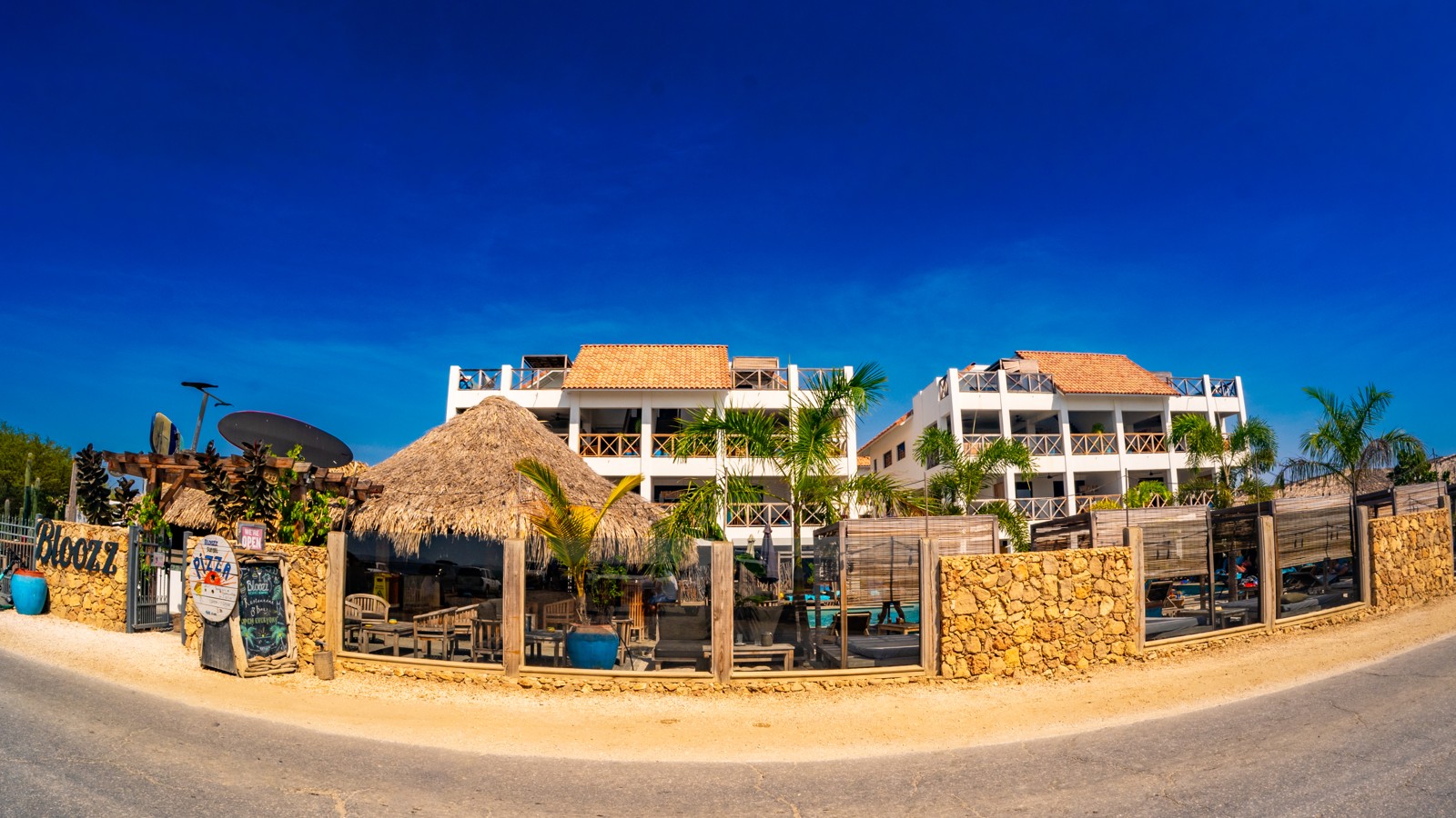 Bloozz Restaurant - Image 1