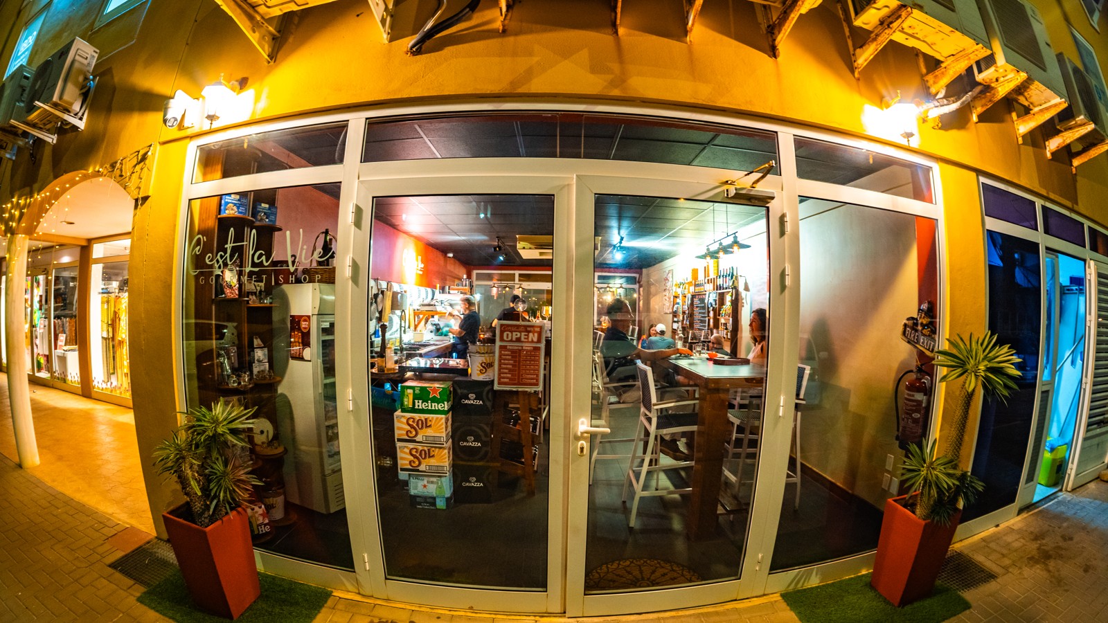 C'est La Vie Gourmet Shop - Image 2