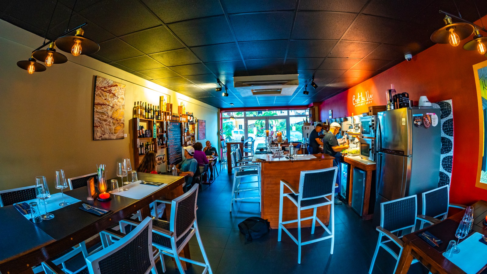 C'est La Vie Gourmet Shop - Image 1