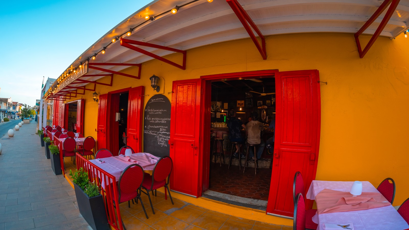 Mona Lisa Bar & Restaurant - Image 4