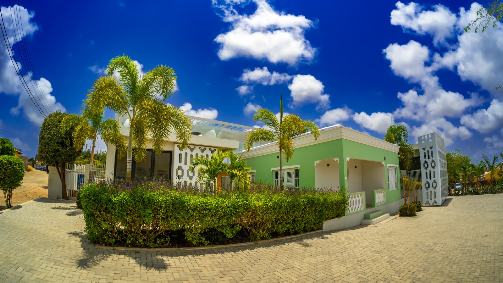 Zara's Bonaire - Image 1