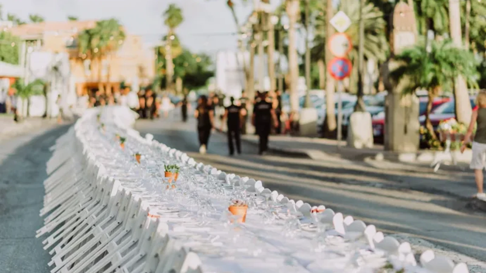 Long Table Curacao - Image 1